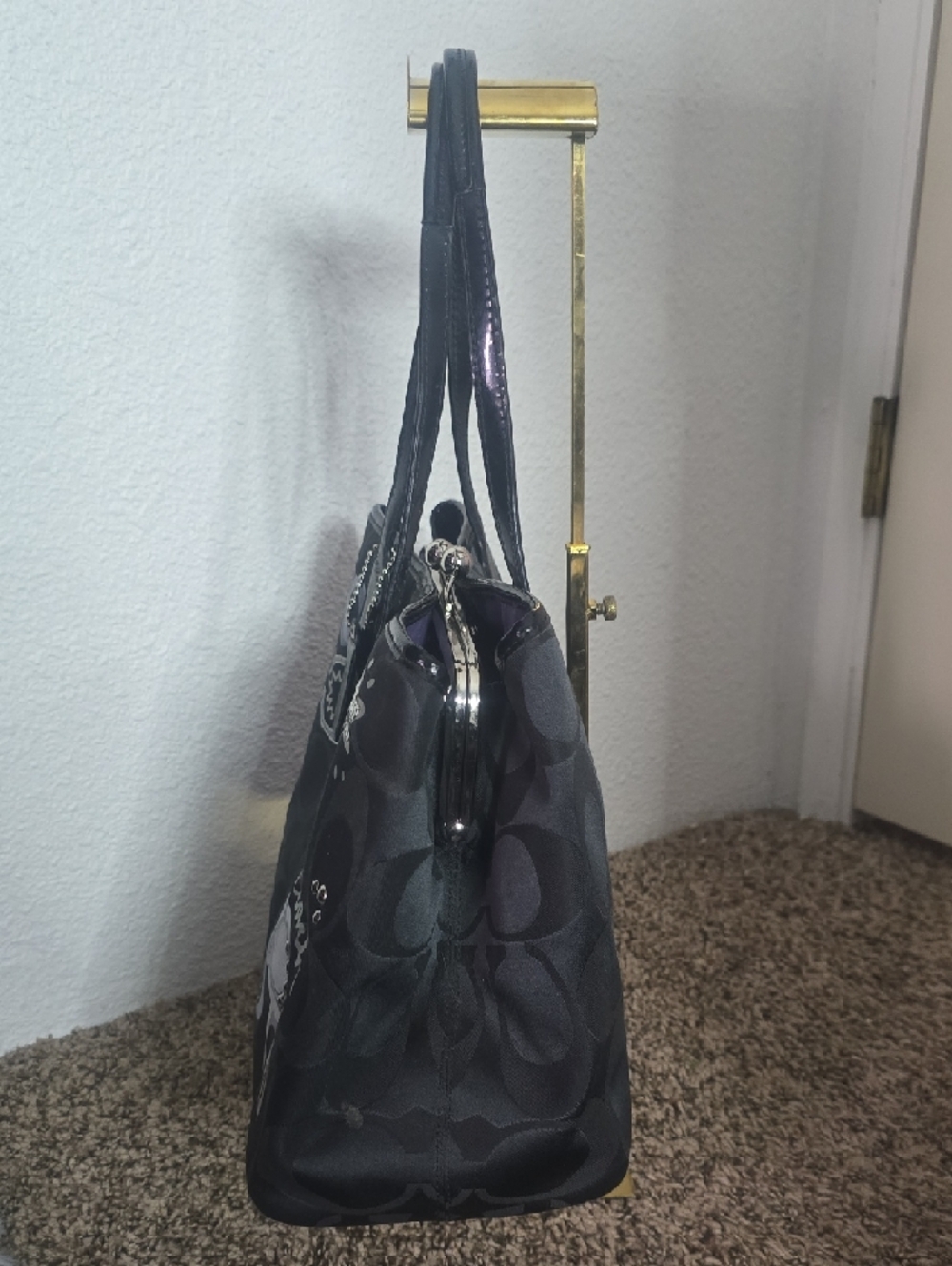 Coach Poppy Black & Purple Pop Graffiti Glam Kisslock Shoulder Bag (EUC)🖤💜🖤 - Picture 6 of 12